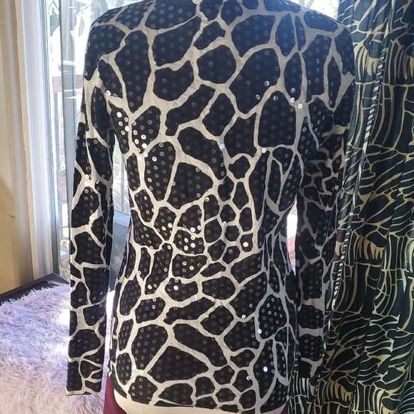 Chic Black and White Animal Print Top - Picture 4 of 7